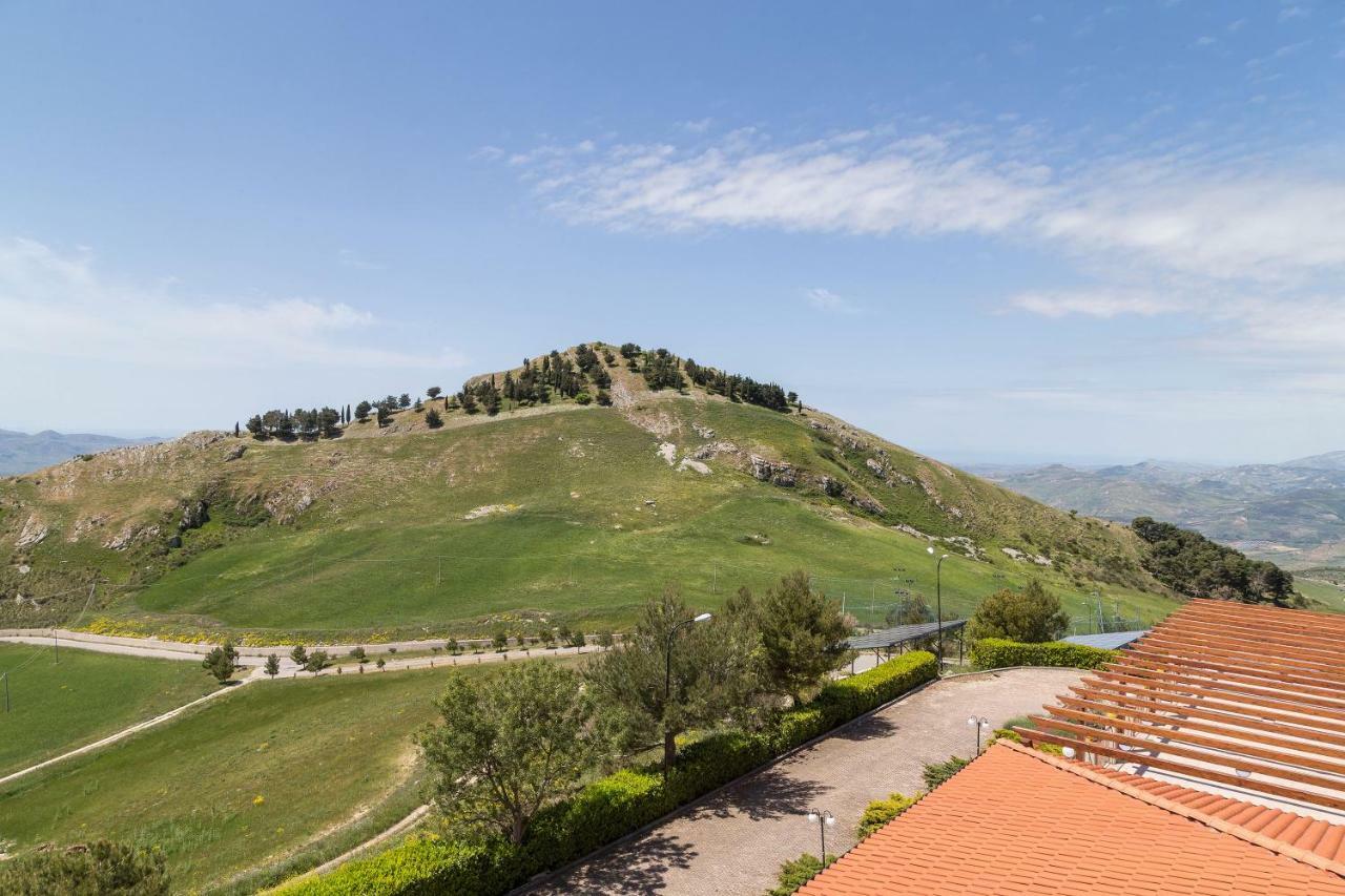 Pigna D'Oro Country Hotel Santo Stefano Quisquina Екстер'єр фото