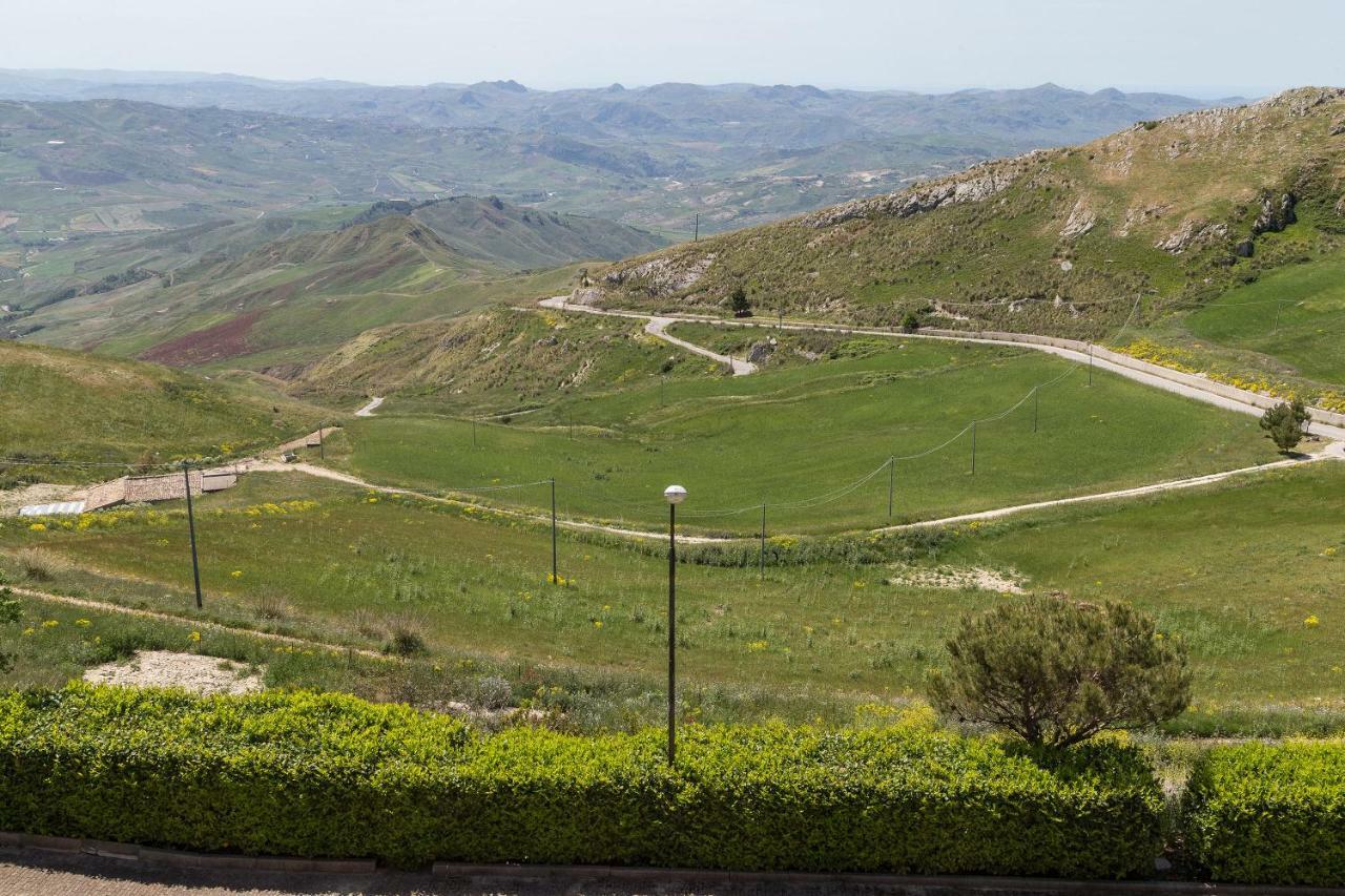 Pigna D'Oro Country Hotel Santo Stefano Quisquina Екстер'єр фото