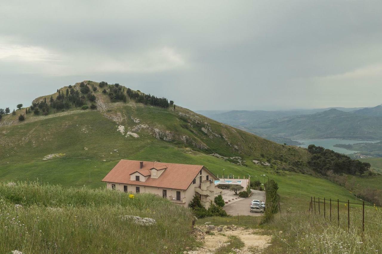 Pigna D'Oro Country Hotel Santo Stefano Quisquina Екстер'єр фото